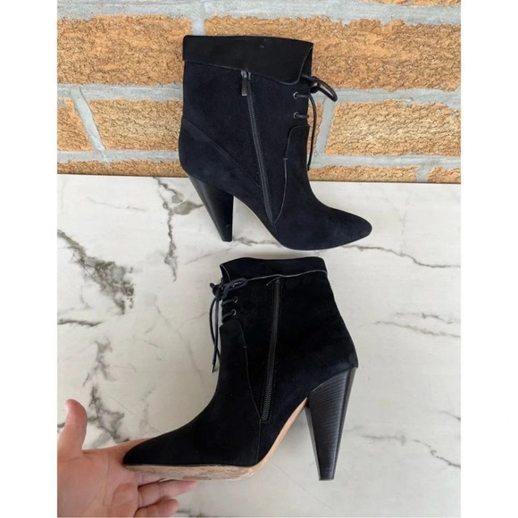 Veronica Beard "Hawthorne" Black Suede
Booties 38/7.5 - Picture 3 of 11